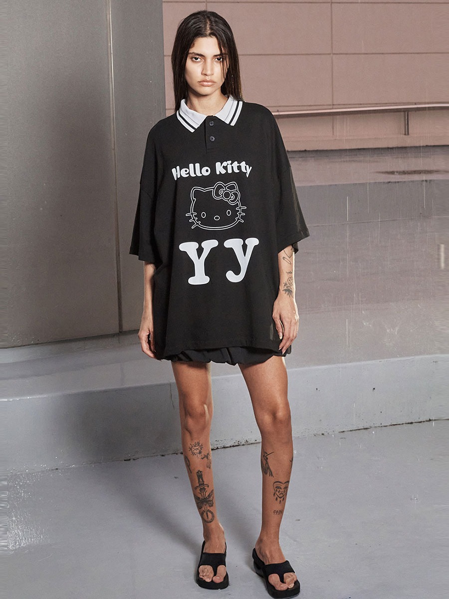 [OPEN YY] HELLO KITTY X YY COLLARED T-SHIRT - BLACK (6/11 DELIVERY)